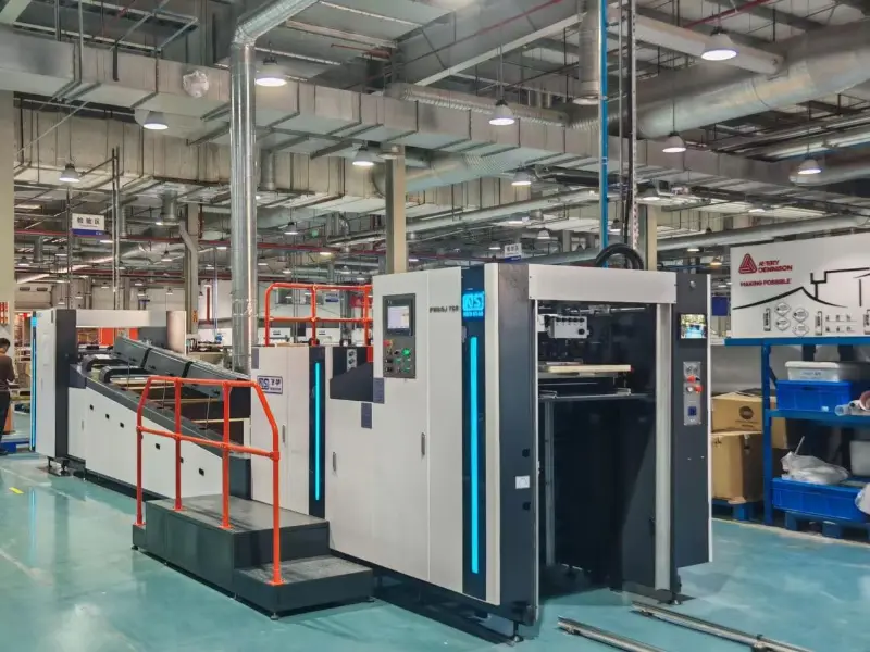 New Star жаңа машинасы FHSGJ-760 толық автоматты жоғары жылдамдықты толық/спот лак машинасы индонезиялық тұтынушыға жеткізілді.